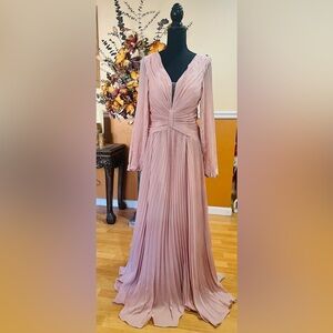 NWOT A Line Floor Chiffon V Neck With Ruched Dress, Size 8